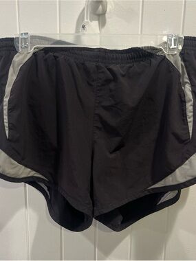 Black Women’s Running Shorts with Gray Trim Size Medium Lined Pockets Drawstring